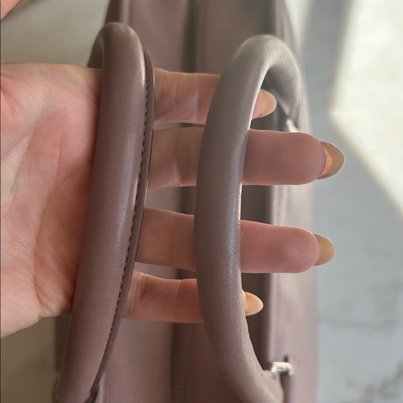 Loewe Pink Leather Briefcase with Elegant Design - Picture 7 of 11